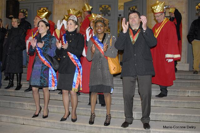 parade-lumineuse-021.JPG - Les trois Reines et Christophe Sirugue, maire de Chalon-sur-Saône